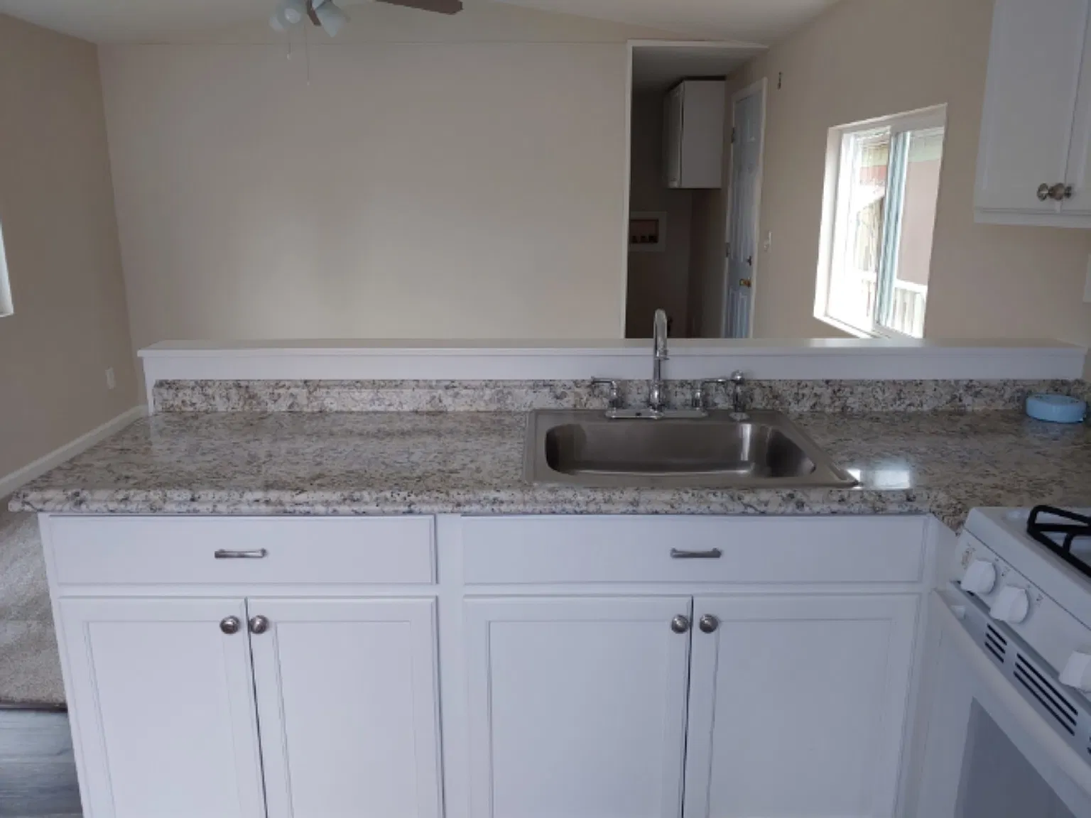 1 bed, 560 sqft, $2,050 — Photo 4