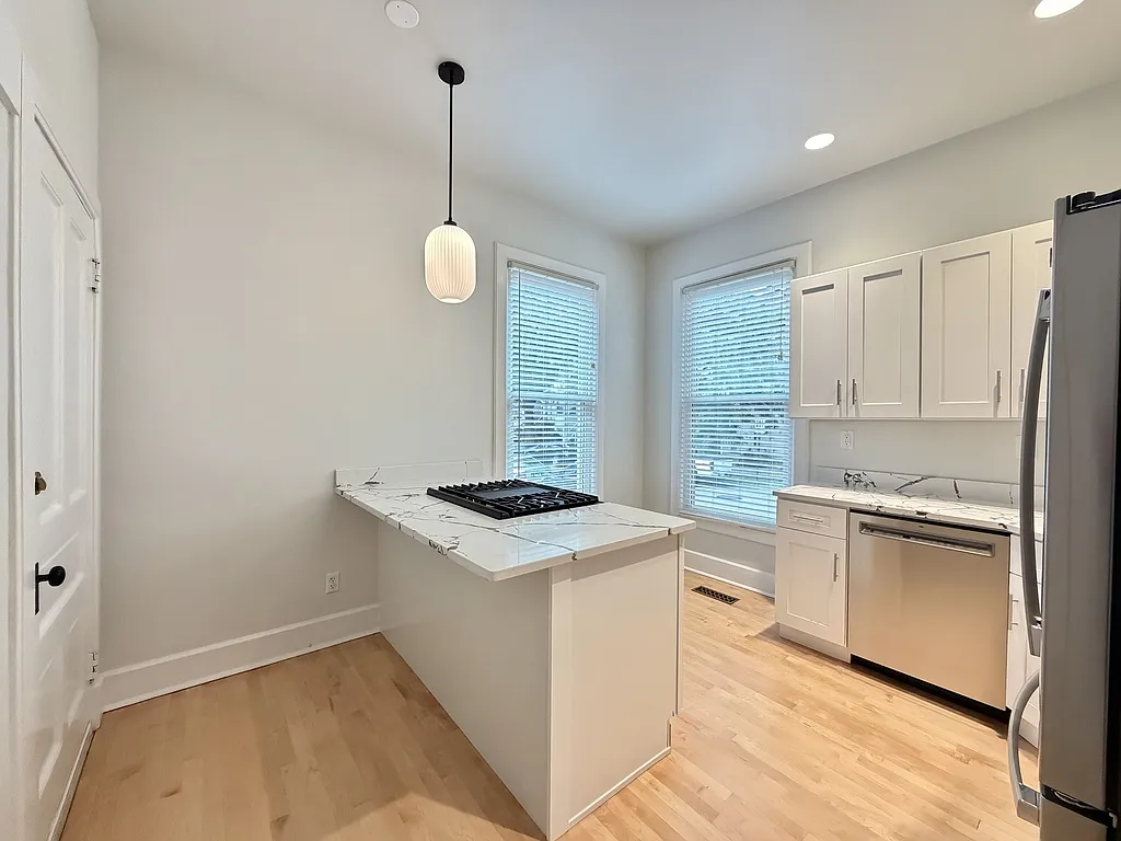 2 bed, $2,995 — Photo 4