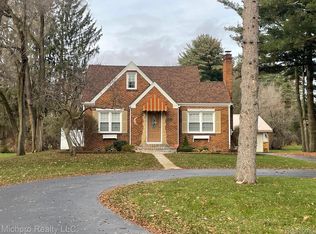 6303 Davison Rd, Burton, MI 48509