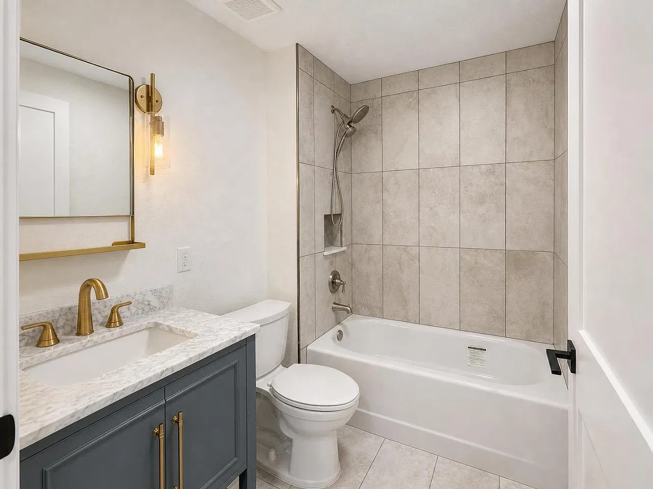 Unfurnished 3 Beds 2 Baths In Wildwood — Photo 2