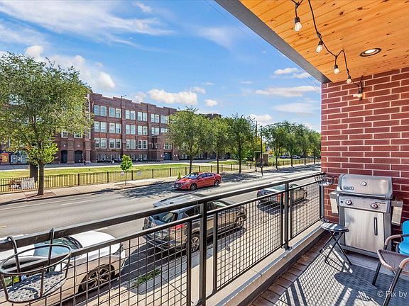 5th image of 1732 N California Ave #1