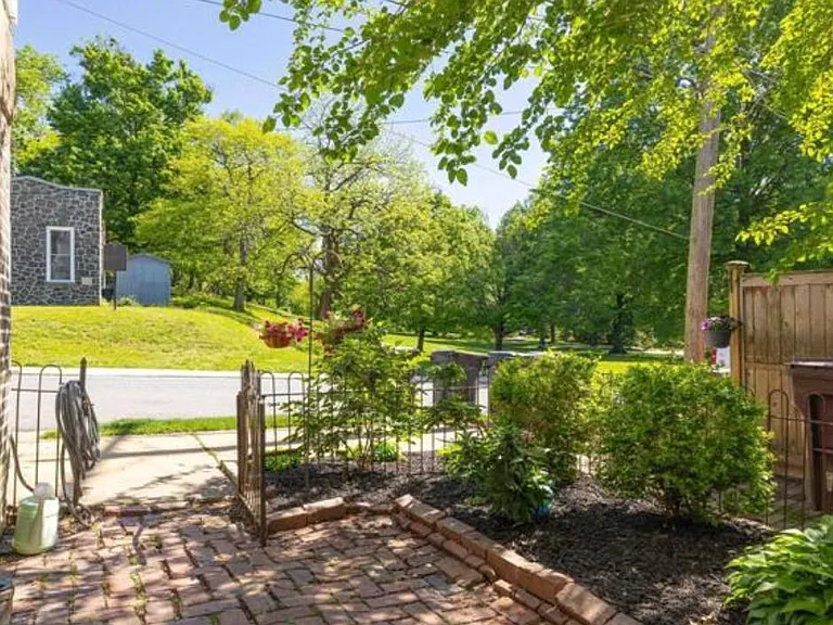 1810 Mount Salem Ln — Photo 9