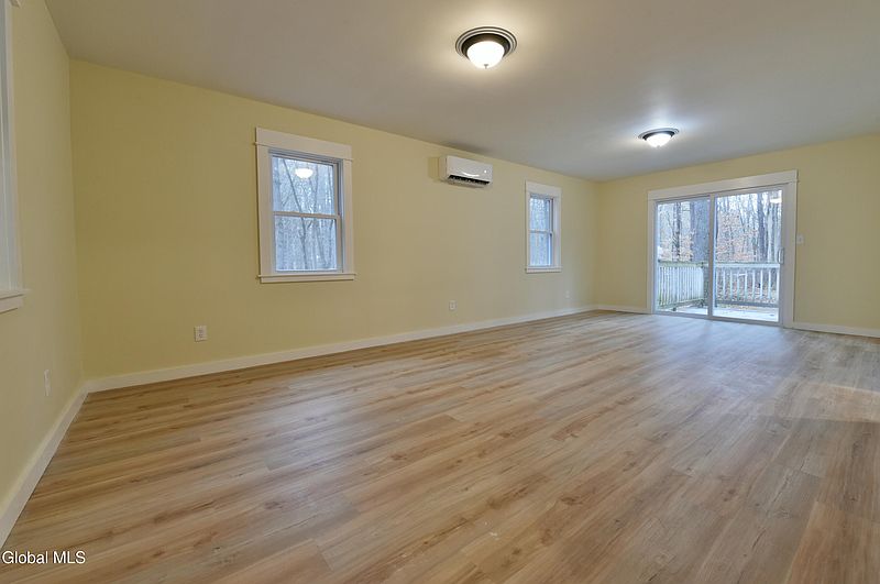 5th image of 1011 Middleline Road