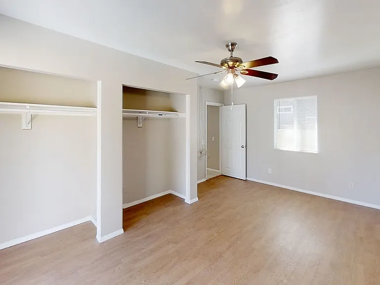 5 Bed / 3 Bath on Rockford Dr (Large Rooms & Backyard) Walk to Campus!! — Photo 6