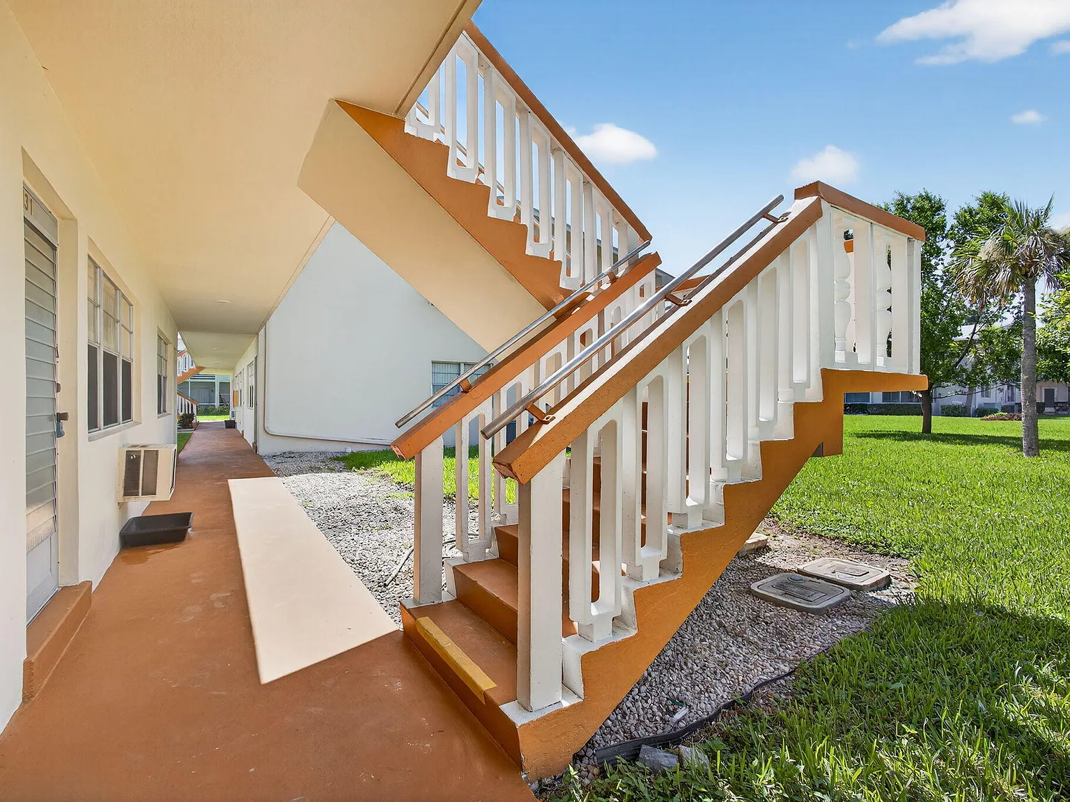 Easthampton B — Photo 4