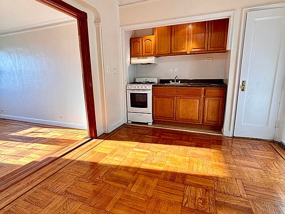2nd image of 95 W 195th St APT 6H