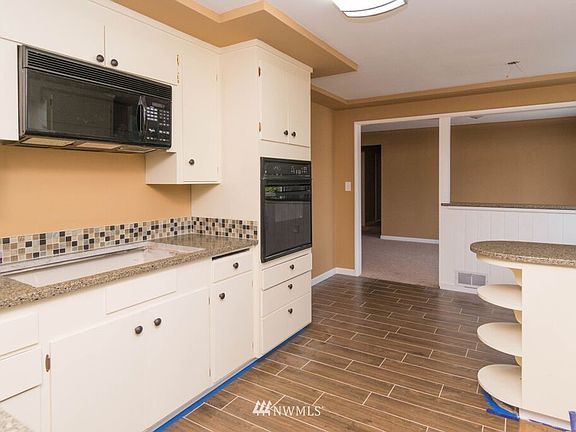 5th image of 8443 E E Street