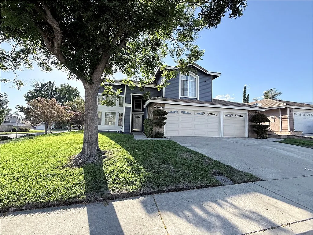 5 bed, 2272 sqft, $3,650 — Photo 2