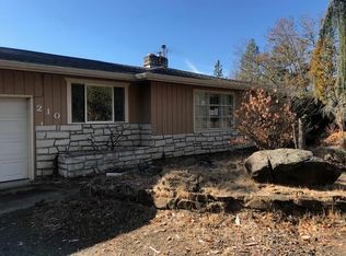 210 S Marble Dr, Grants Pass, OR 97526