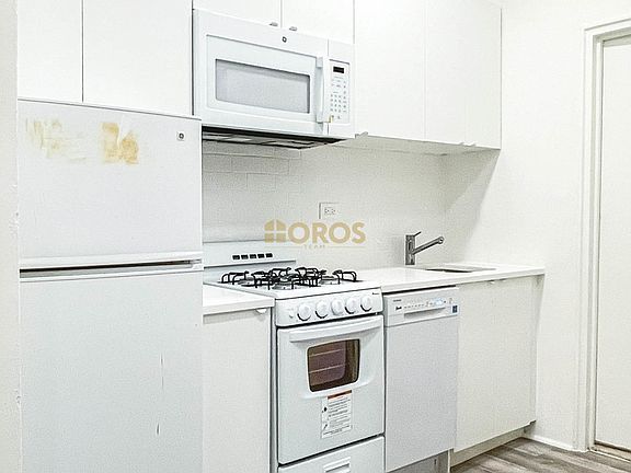 3rd image of 232 W 16th St #2R