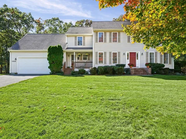 2 Claridge Rd, Seekonk, MA 02771