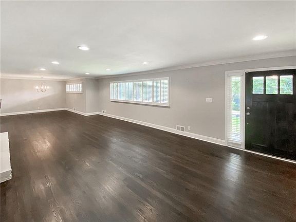 5th image of 2515 Echo Dr NE