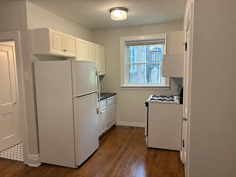 1634 Yale Ave #1 — Photo 3