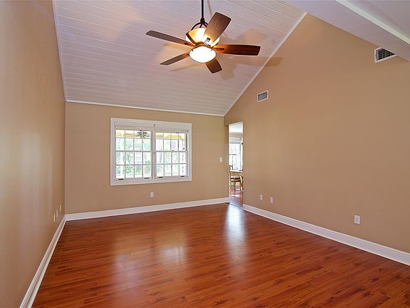 5th image of 122 Glen Eagles Ct