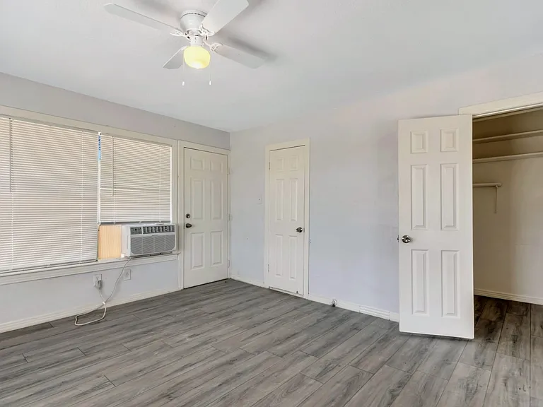305 N Robinson St — Photo 19