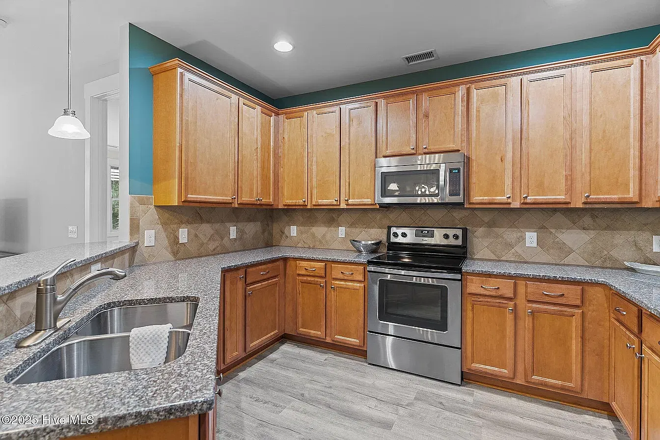 3 bed, 1800 sqft, $2,500 — Photo 4