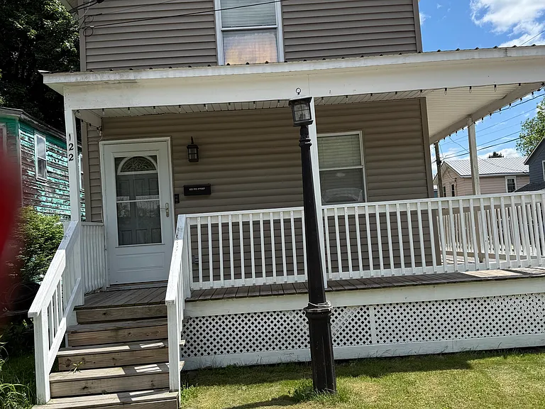 122 Fox St — Photo 1