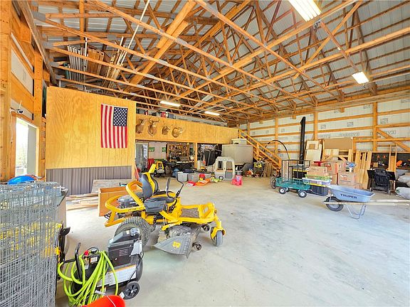 4th image of 440 Lena Rd