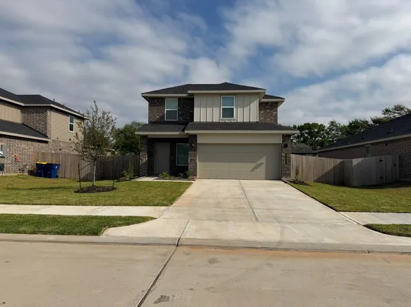407 Robin St, Angleton, TX 77515