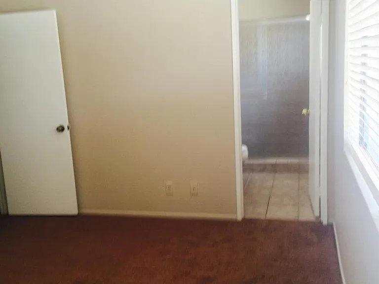 1140 Valley Spring Ln — Photo 7