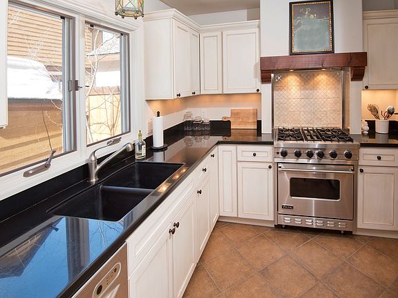 5th image of 4800 Meadow Dr Unit 18