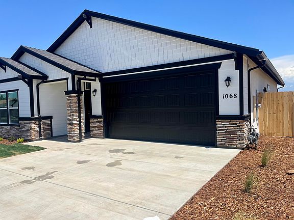 3rd image of 1068 S Mesa Oak Street