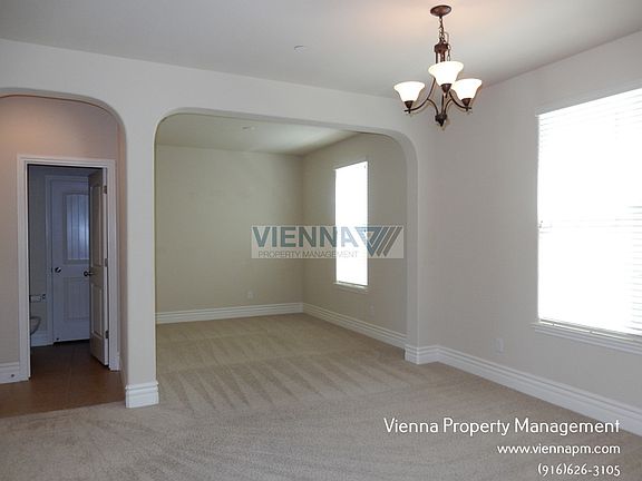 4th image of 190 Talmont Cir