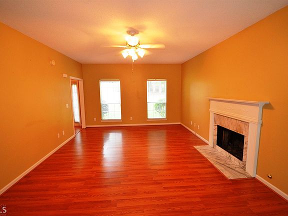 4th image of 15 Backwater Ct