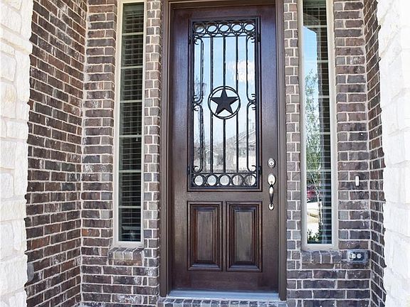 4th image of 804 Summer Ln