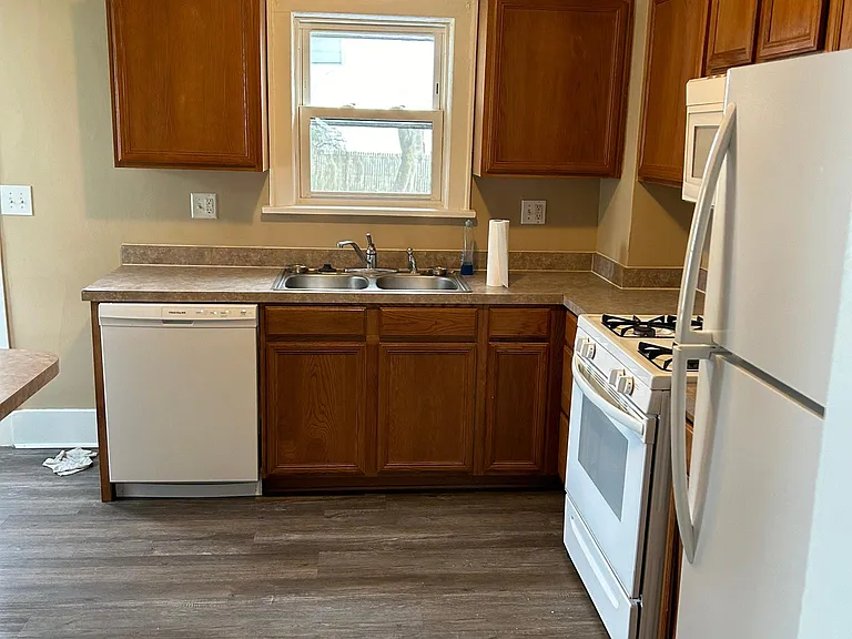 2785 Norwood St — Photo 2