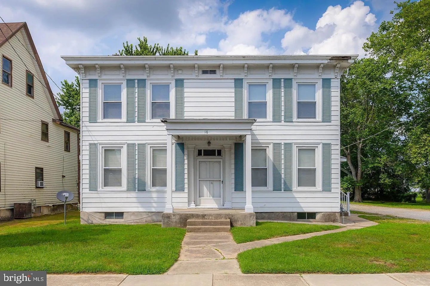 2 bed, 1.0 bath, 1200 sqft, $1,900 — Photo 1