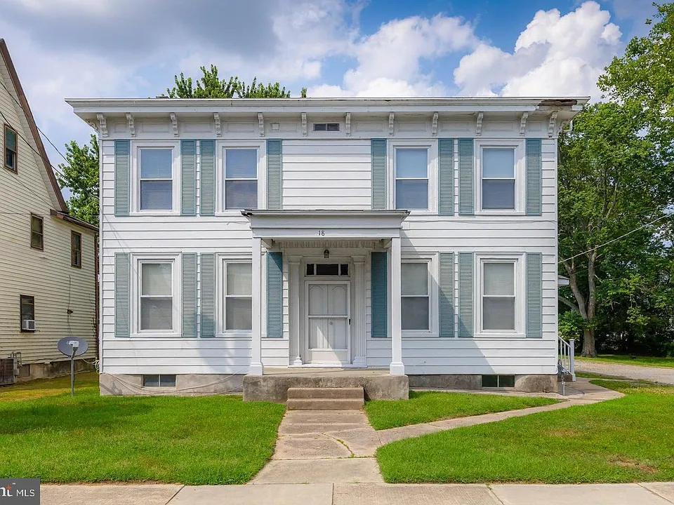 18 Main St #A