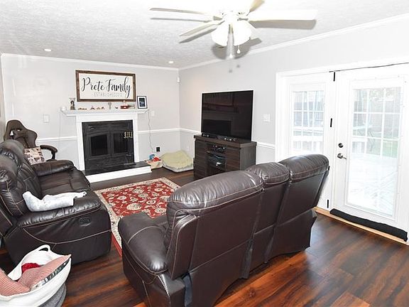 4th image of 749 Terrace Dr