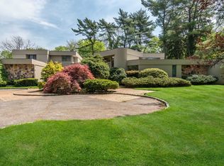 18 Sandpiper Ct, Old Westbury, NY 11568