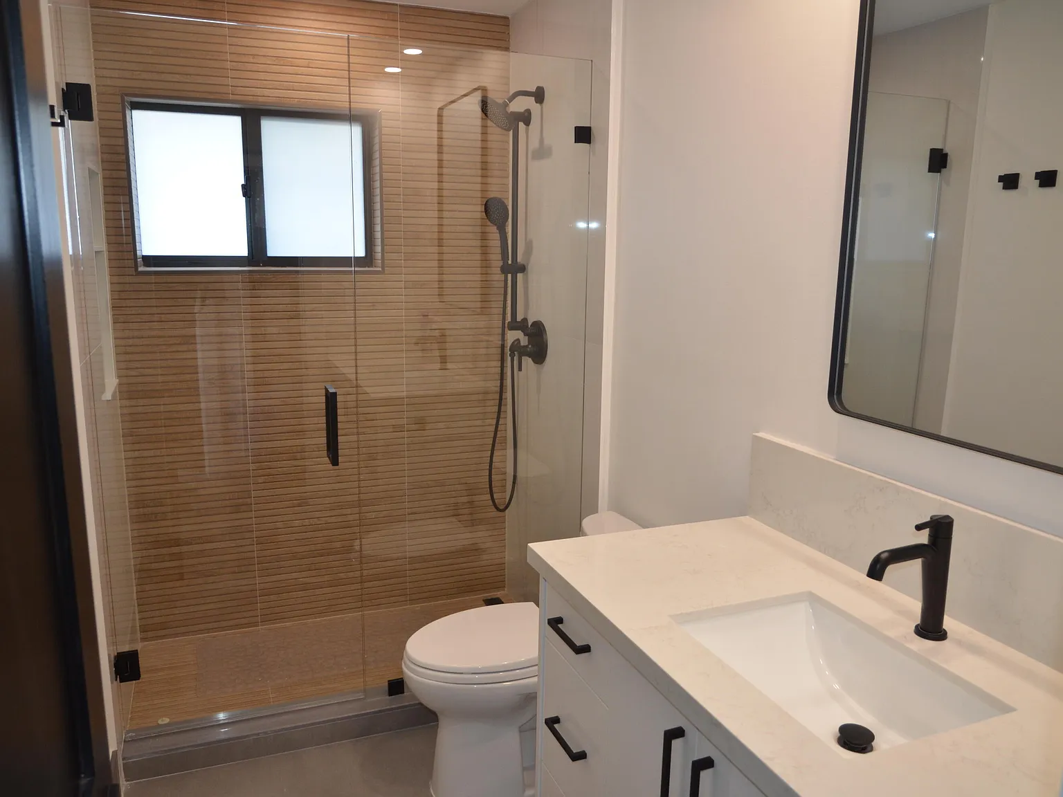 2 bed, 1.0 bath, 812 sqft, $2,200 — Photo 1