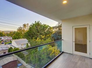 11022 Camarillo St #205, North Hollywood, CA 91602
