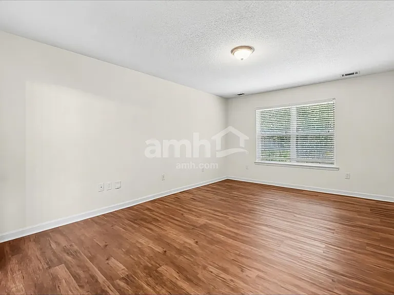 20 Carlisle Ln — Photo 8