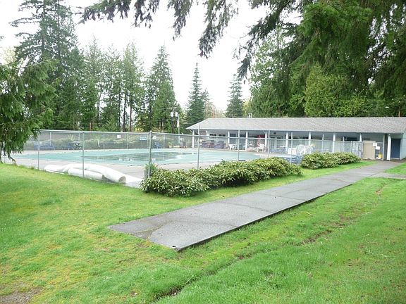 5th image of 221 E Orchard Ln