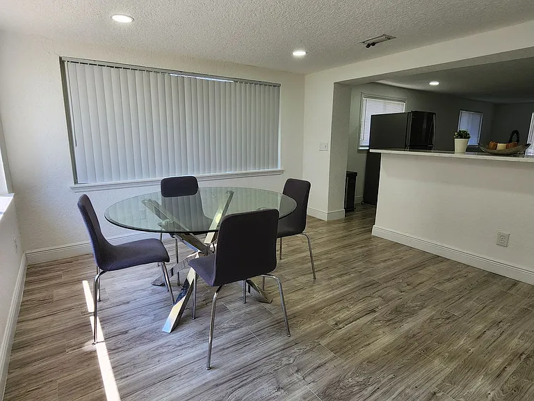 1375 Powers Ave — Photo 7