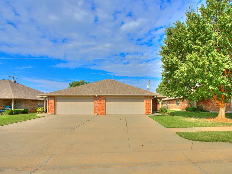 2413 Kyle Robert Ln — Photo 6