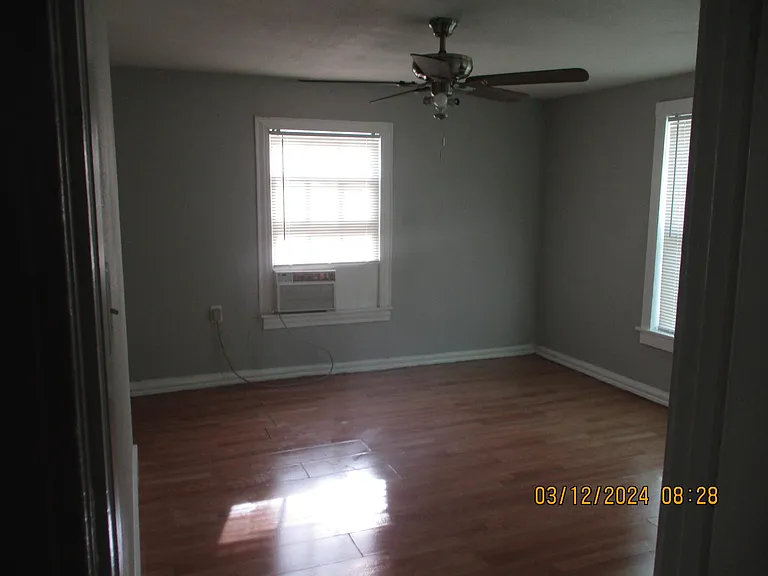 411 8th Ave N — Photo 10