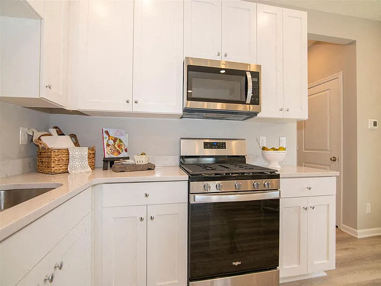 2881 Cross Branch Dr — Photo 4