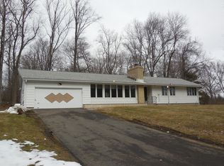 16 Cedar Crest Dr, Danbury, CT 06811