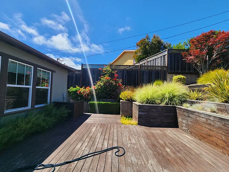 1655 Claremont Dr — Photo 11