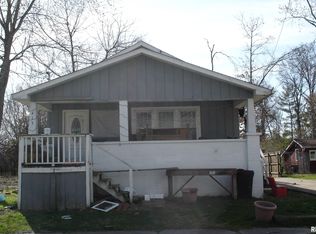 413 N Commercial St, Benton, IL 62812