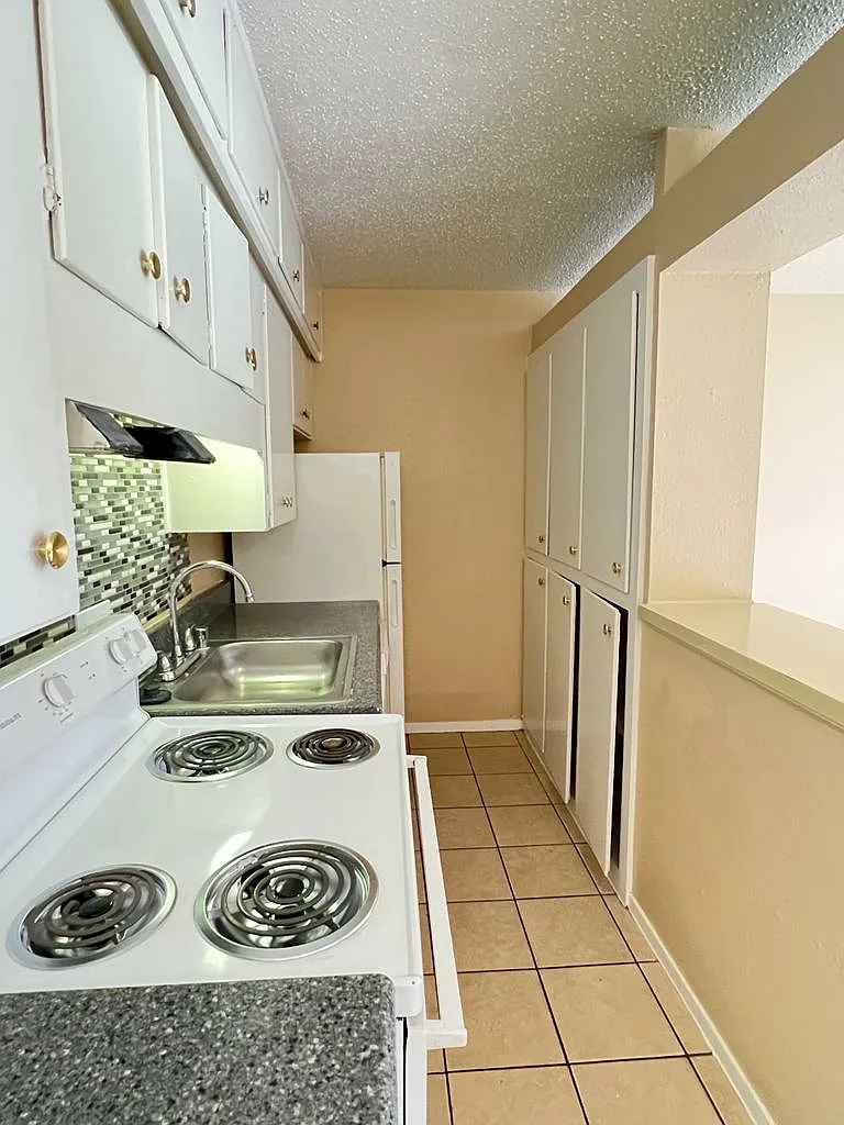 Handley Oaks Apartments — Photo 4