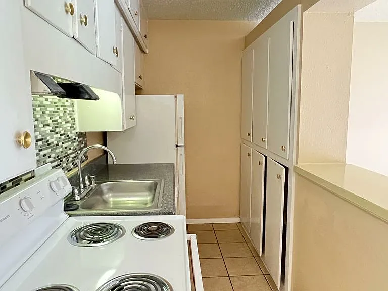Handley Oaks Apartments — Photo 4