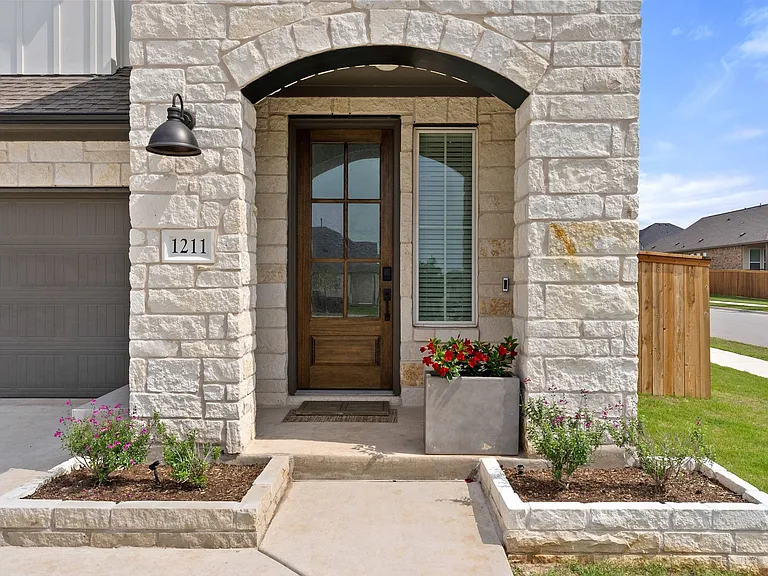 1211 N Roger Hanks Pkwy — Photo 32