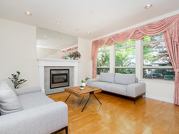 4th image of 732 W 26th Ave