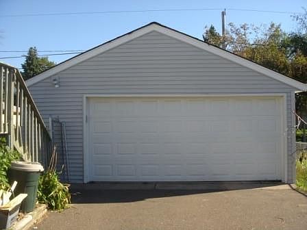 2nd image of 2198 Mohawk Rd E